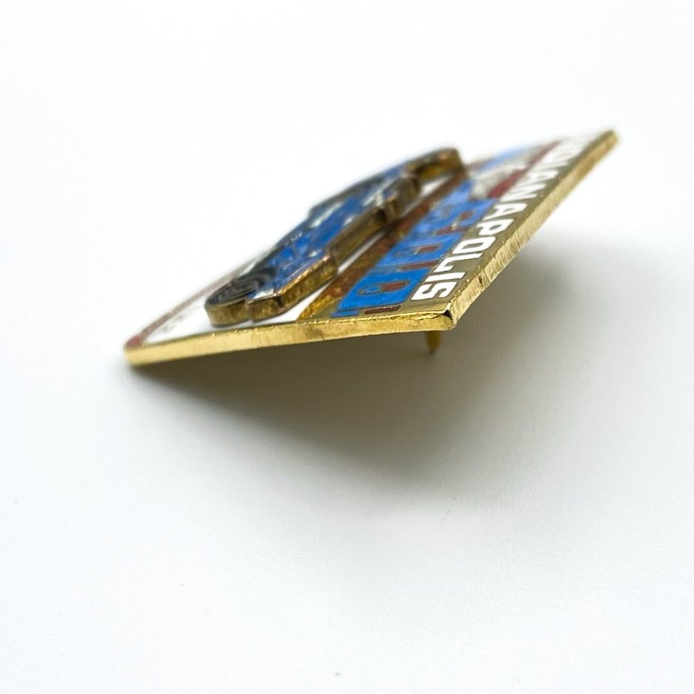 '92 INDY 500 OFFICIAL RACE PIN - Picture 2 of 3